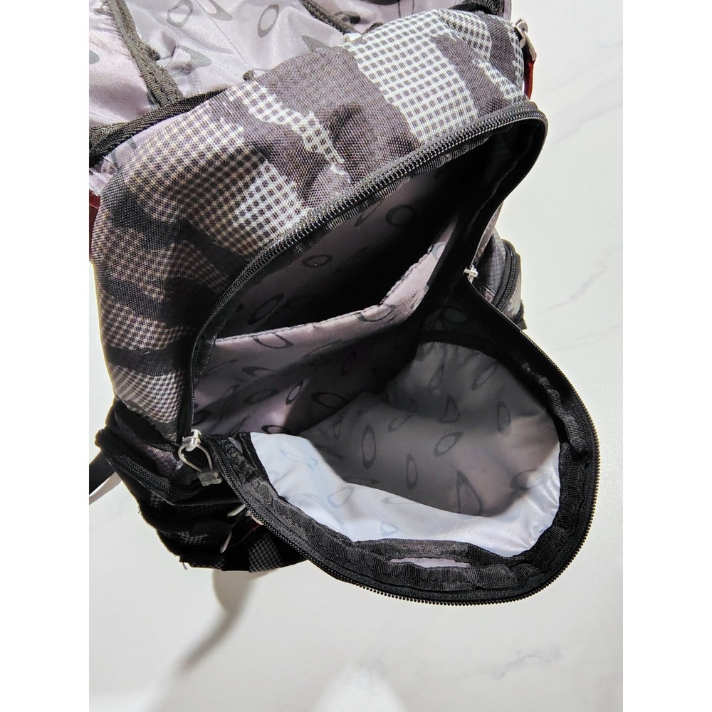 Oakley Kitchen Sink Tactical Field Gear Backpack Bag Digicam Camo Y2K - Picture 9 of 16